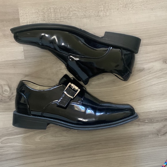 Easy Strider black dress shoe with buckle size 5 boys - Picture 3 of 6